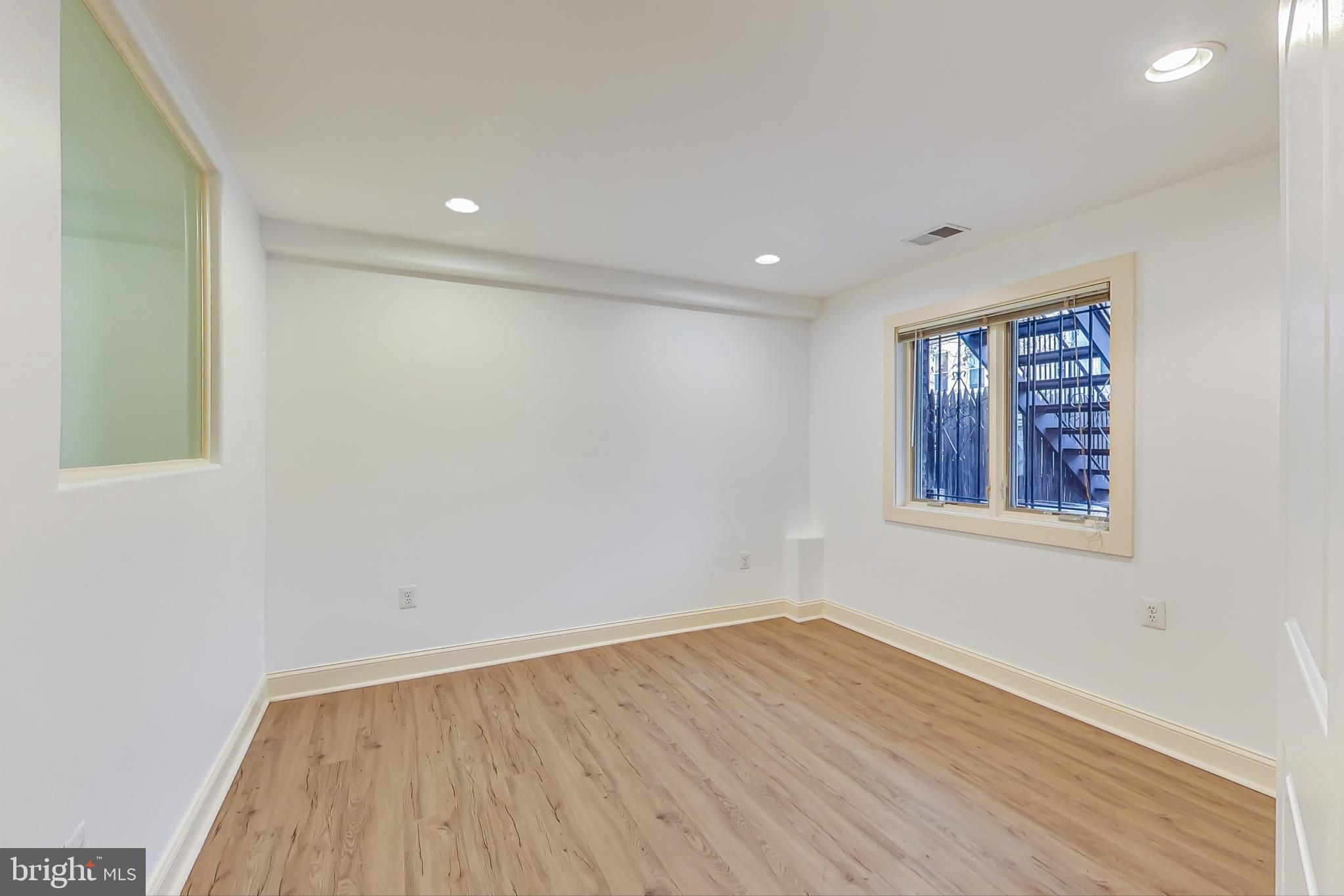 615 ORLEANS PL NE #B