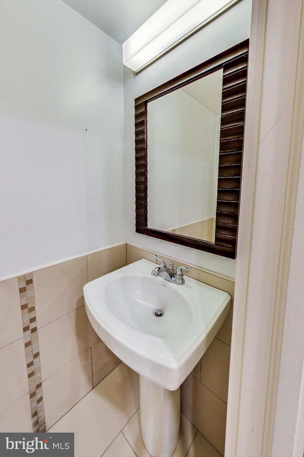 615 ORLEANS PL NE #B