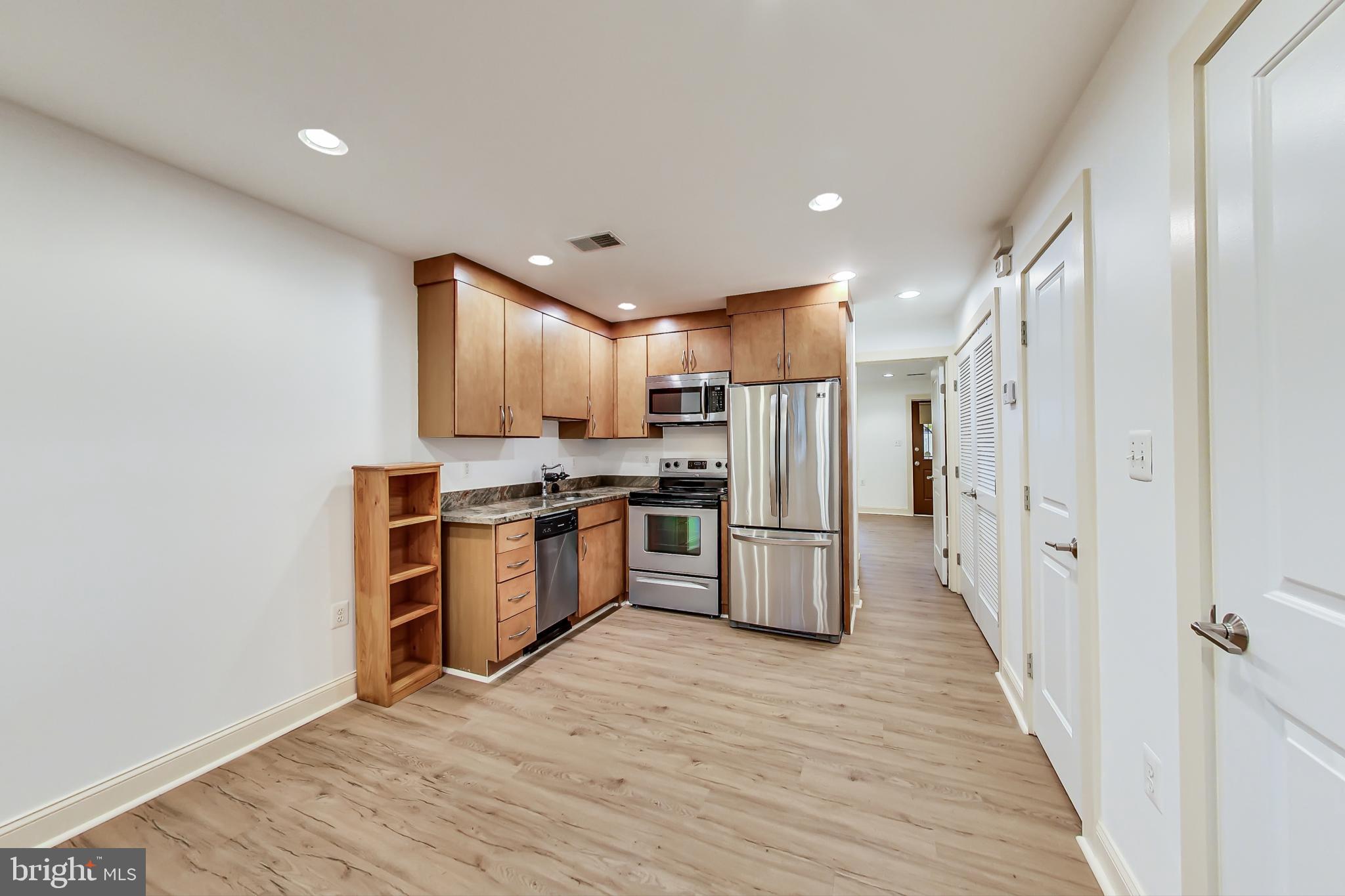 615 ORLEANS PL NE #B