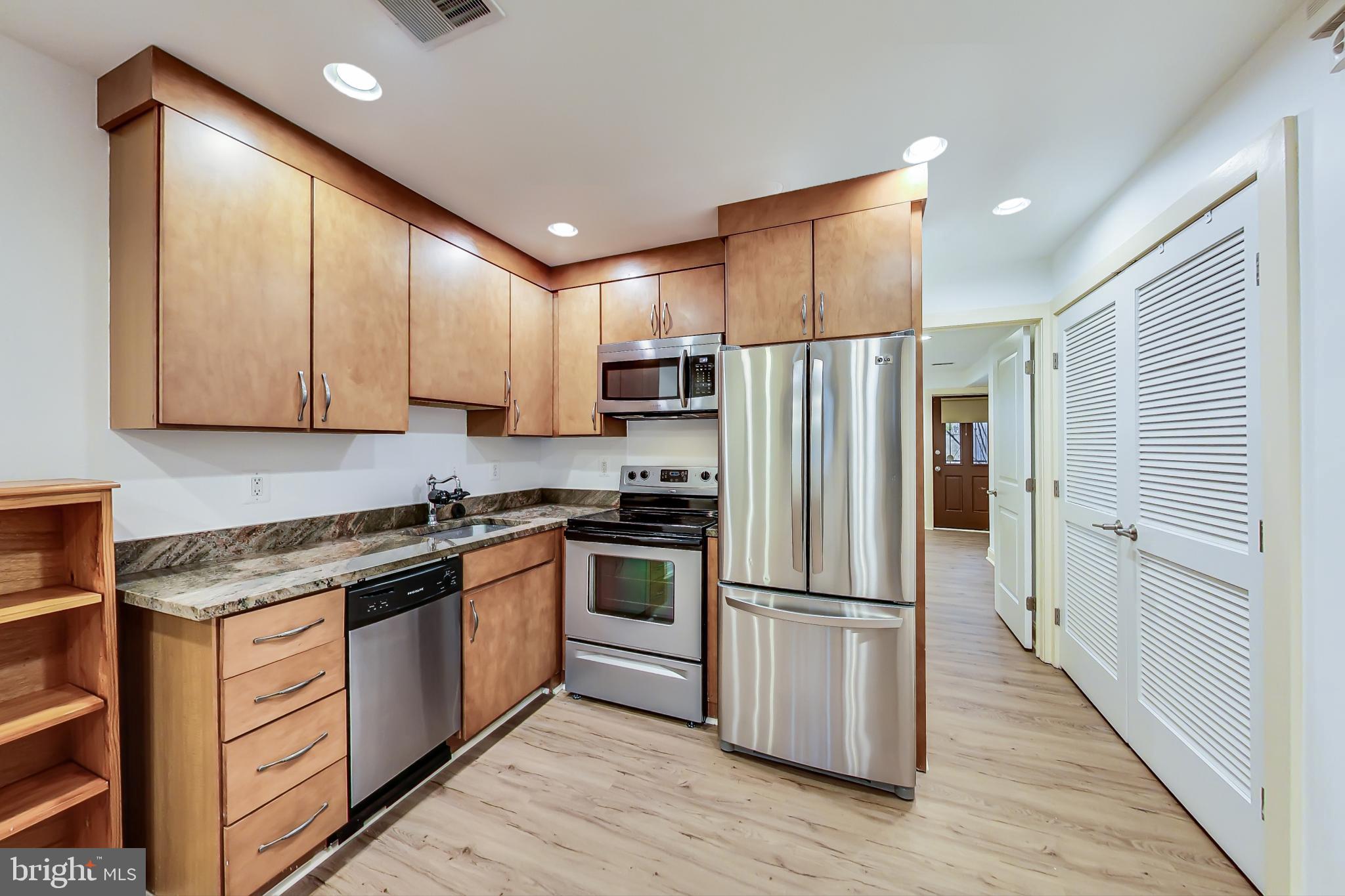 615 ORLEANS PL NE #B