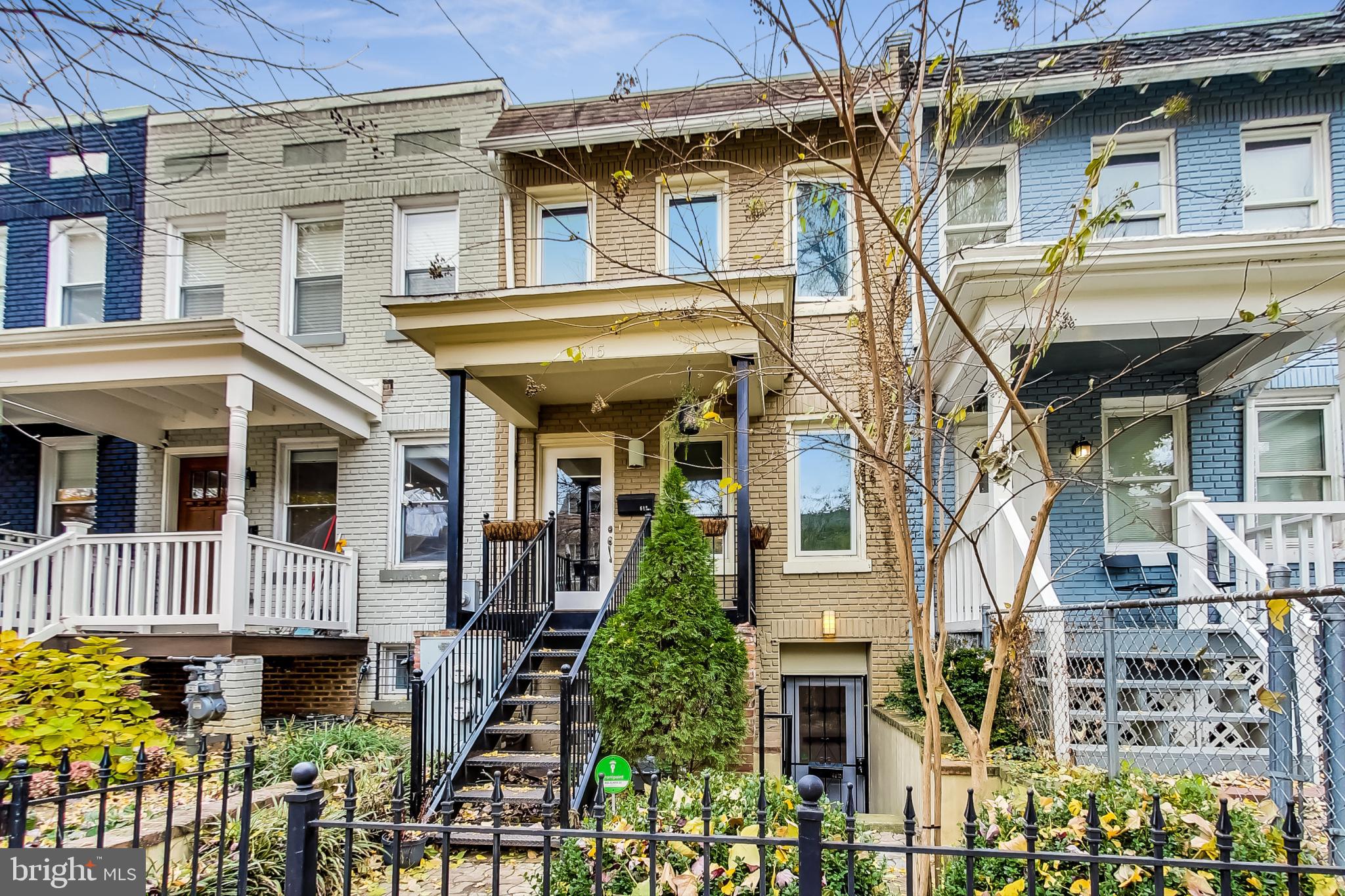 615 ORLEANS PL NE #B