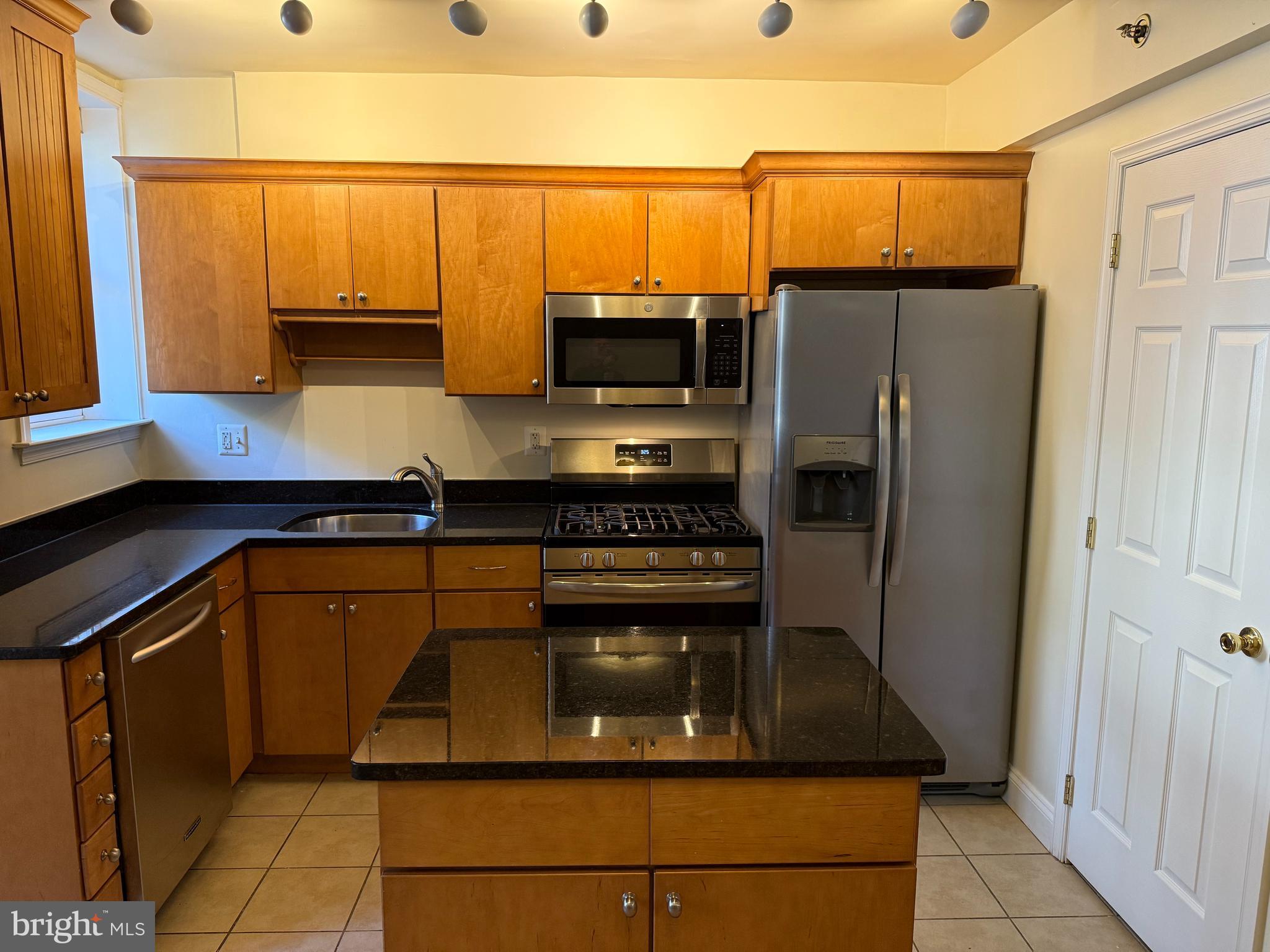 1438 COLUMBIA RD NW #102