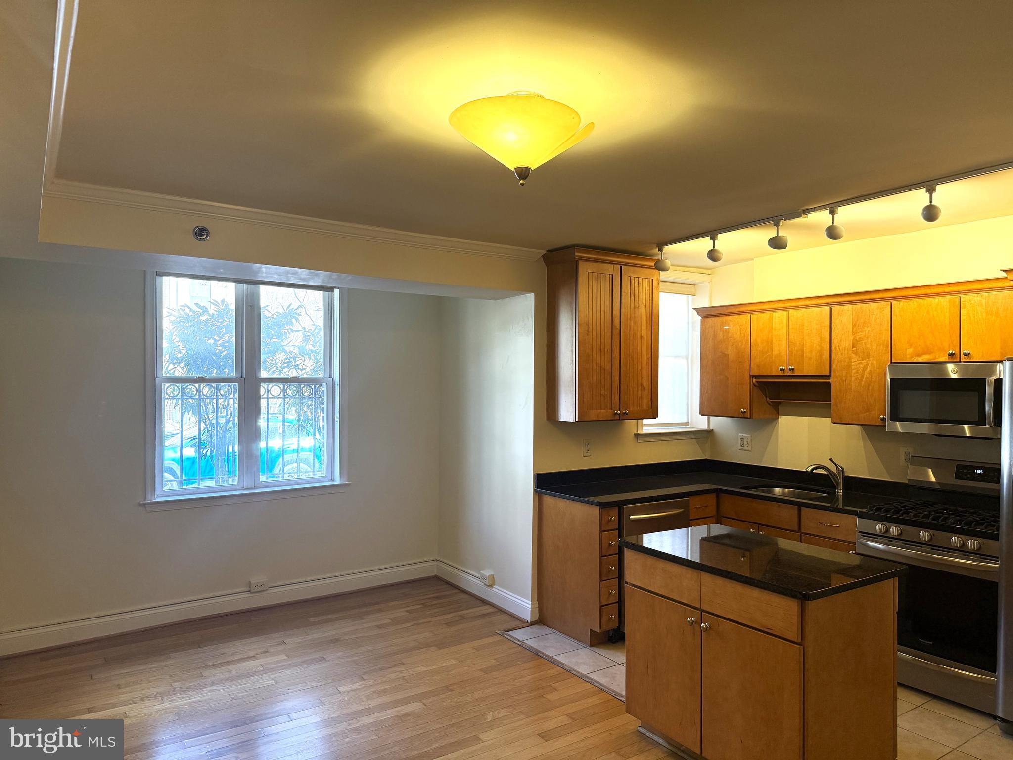 1438 COLUMBIA RD NW #102