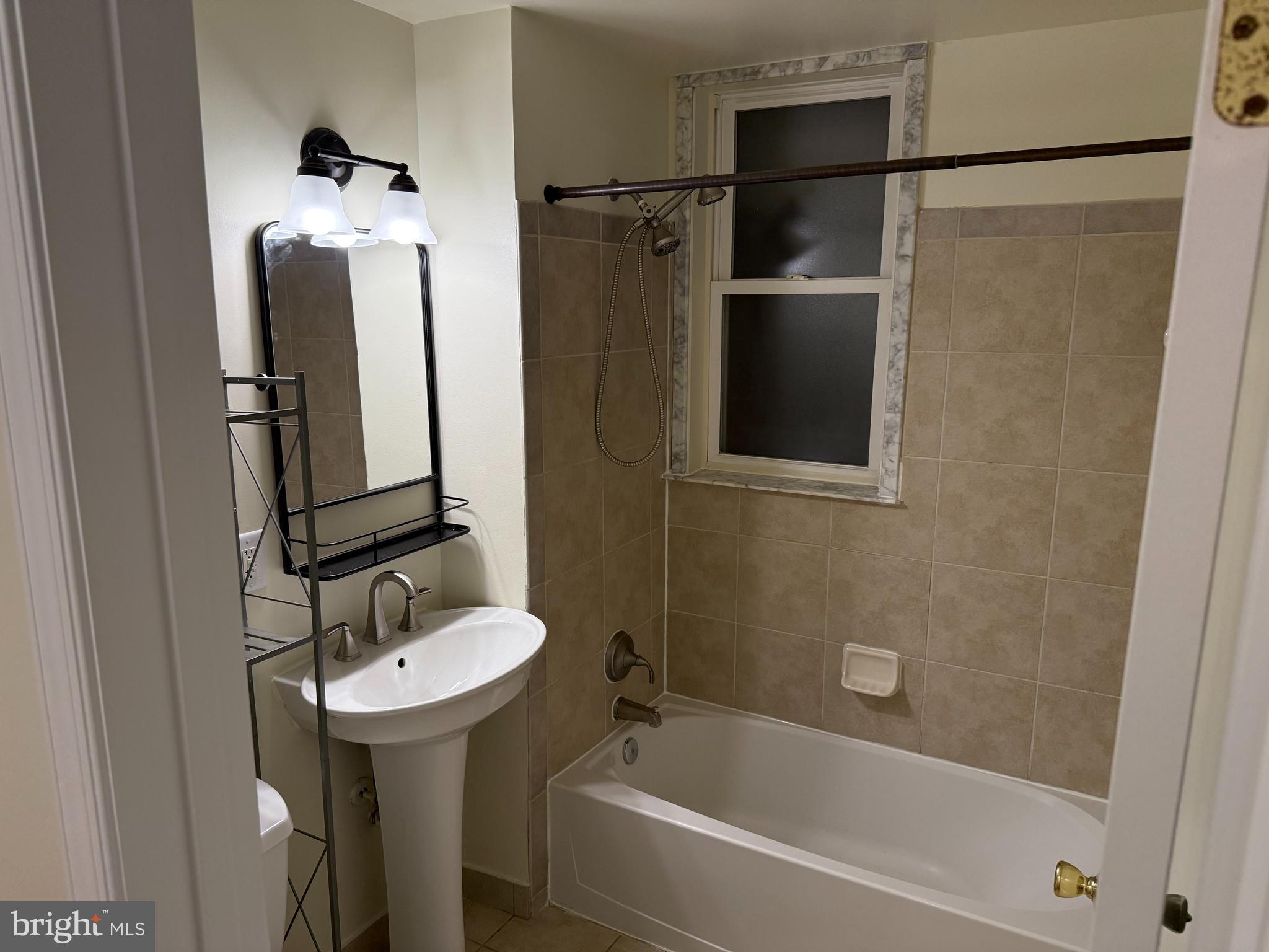 1438 COLUMBIA RD NW #102