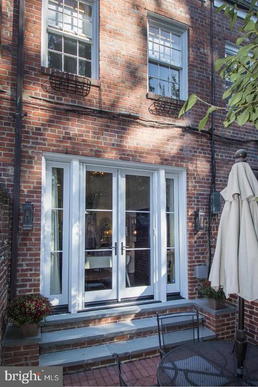2706 N STREET NW