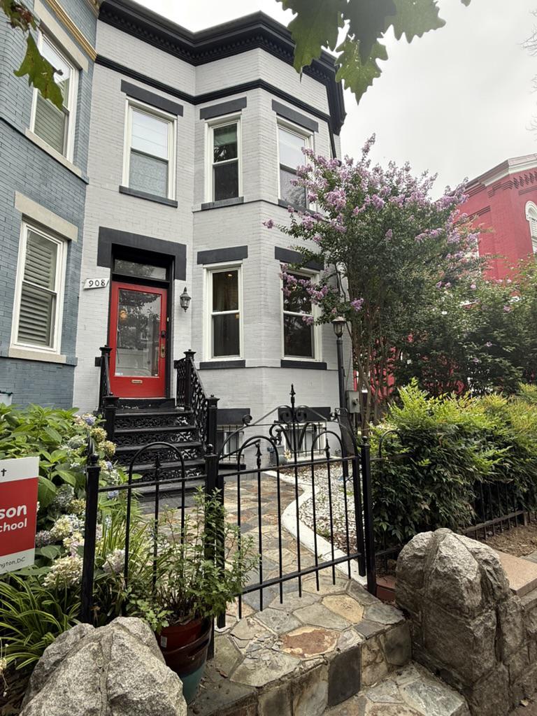 908 11TH STREET NE Unit: A