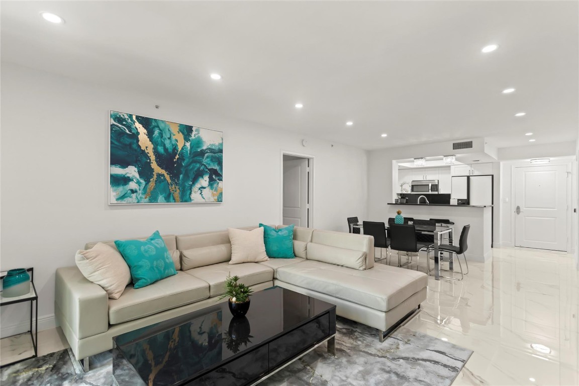 99 SE Mizner Blvd 616