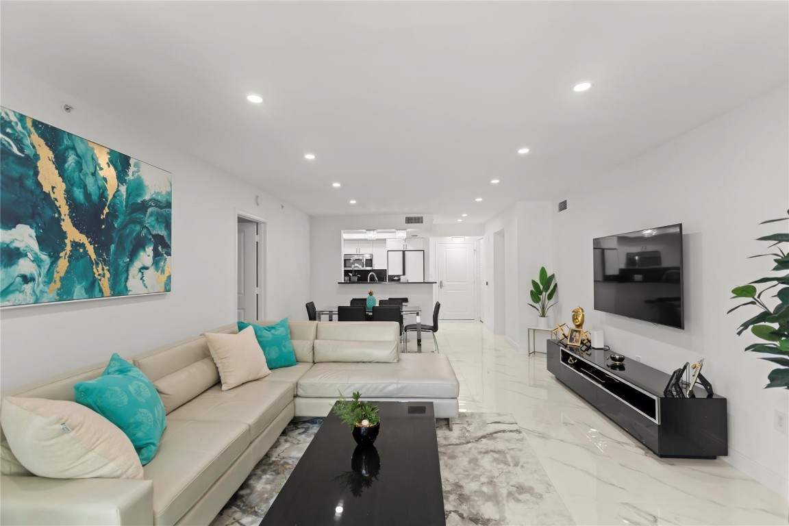 99 SE Mizner Blvd 616