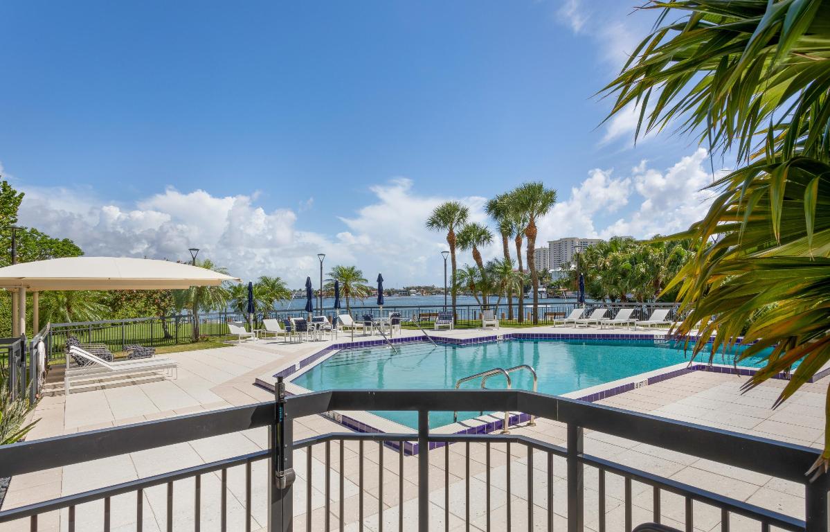 901 E Camino Real 14-C