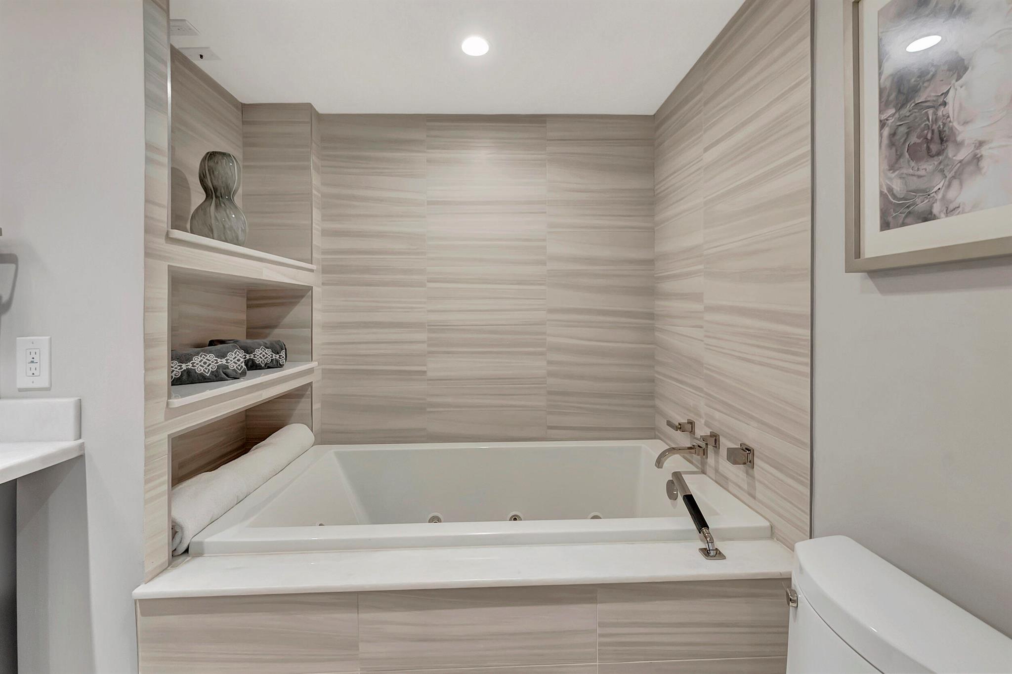 4301 N Ocean Blvd Boulevard 1006