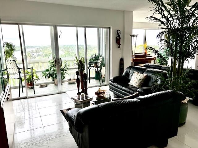 1000 Lowry Street Ph-C