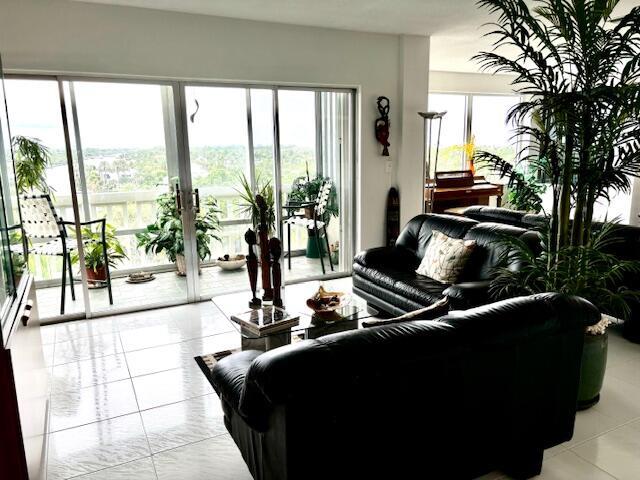 1000 Lowry Street Ph-C