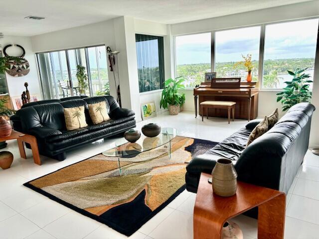 1000 Lowry Street Ph-C