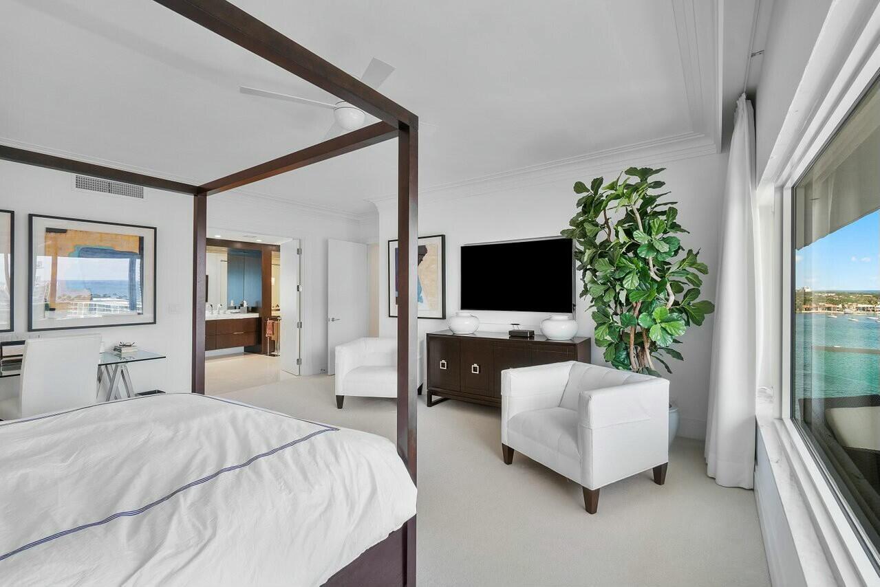 701 E Camino Real 12a