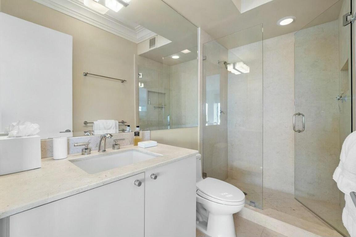 701 E Camino Real 12a