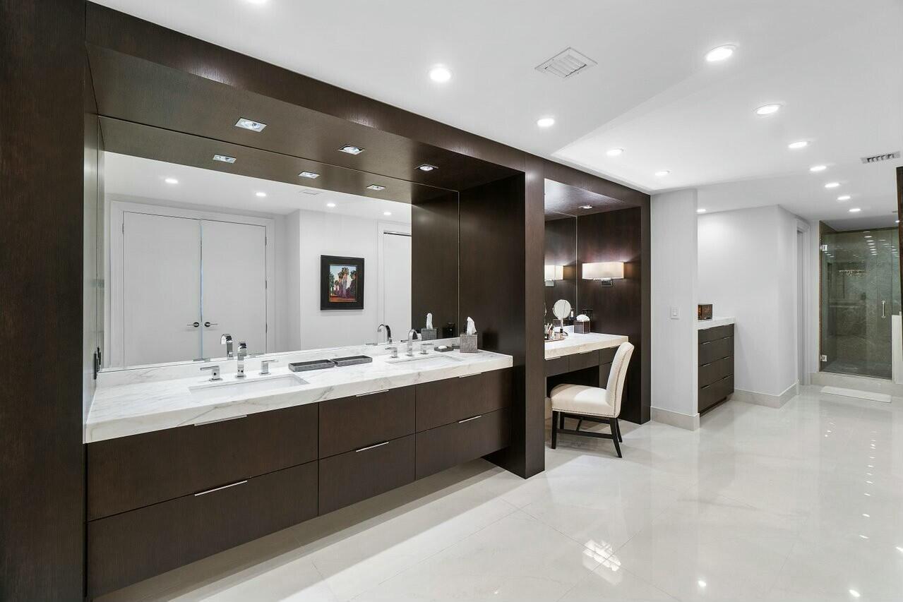 701 E Camino Real 12a