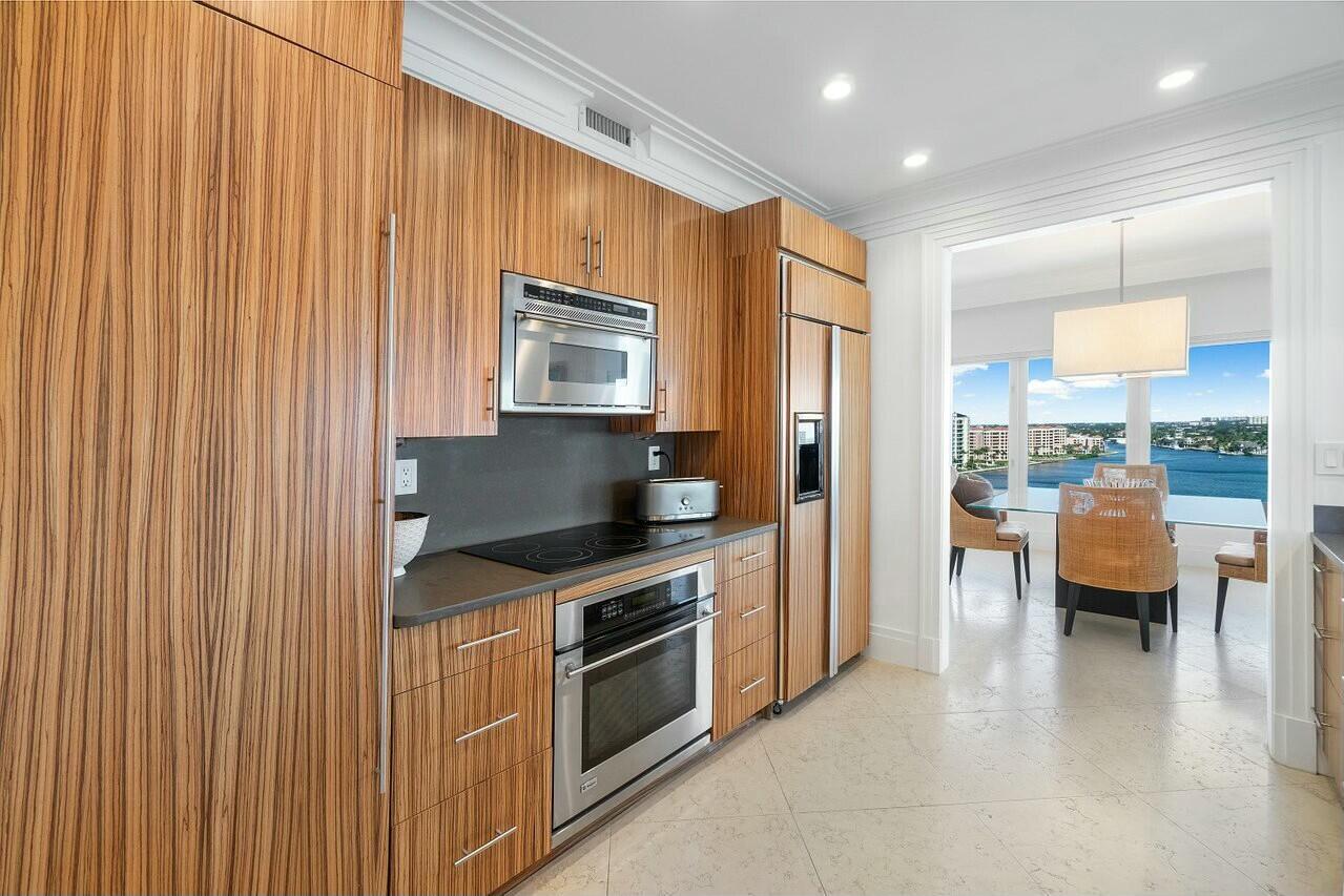 701 E Camino Real 12a