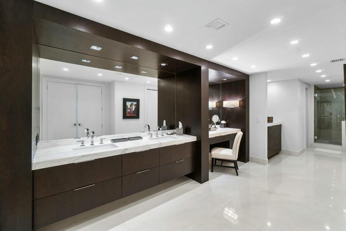 701 E Camino Real 12a