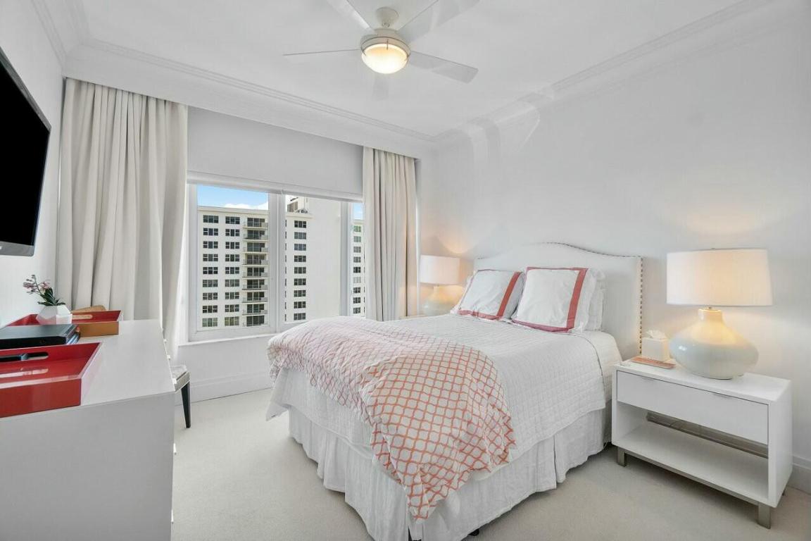 701 E Camino Real 12a