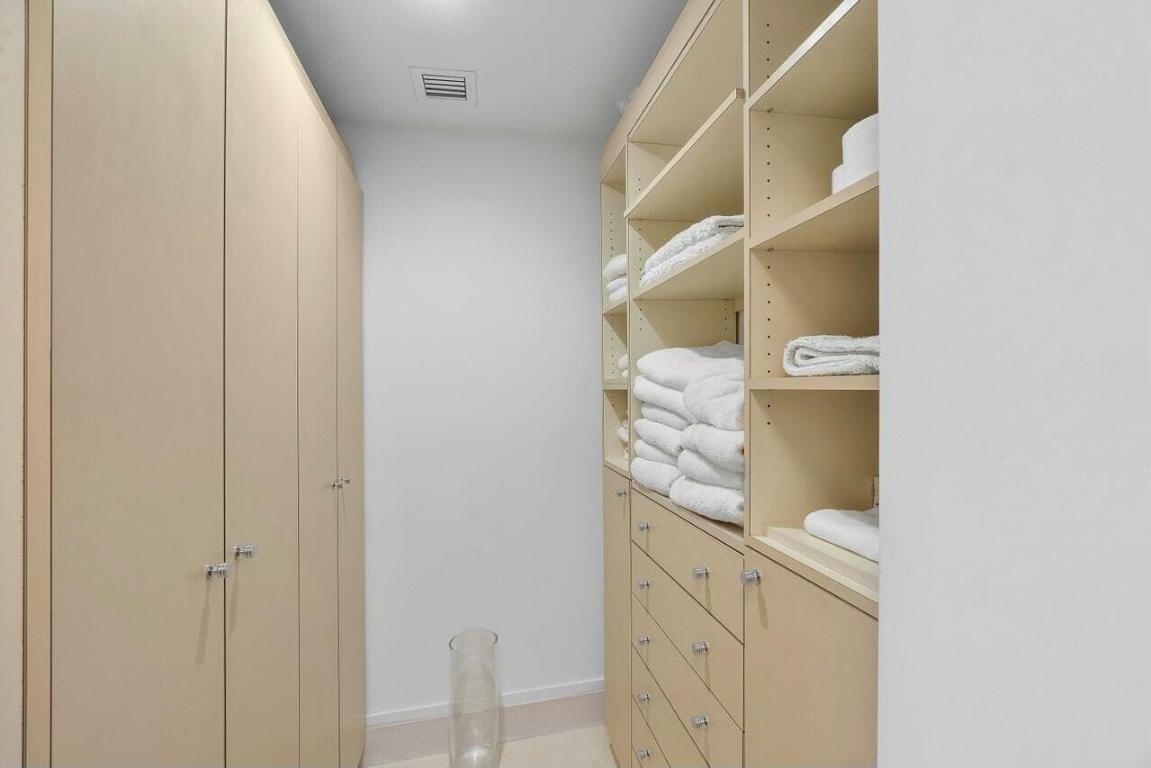 701 E Camino Real 12a