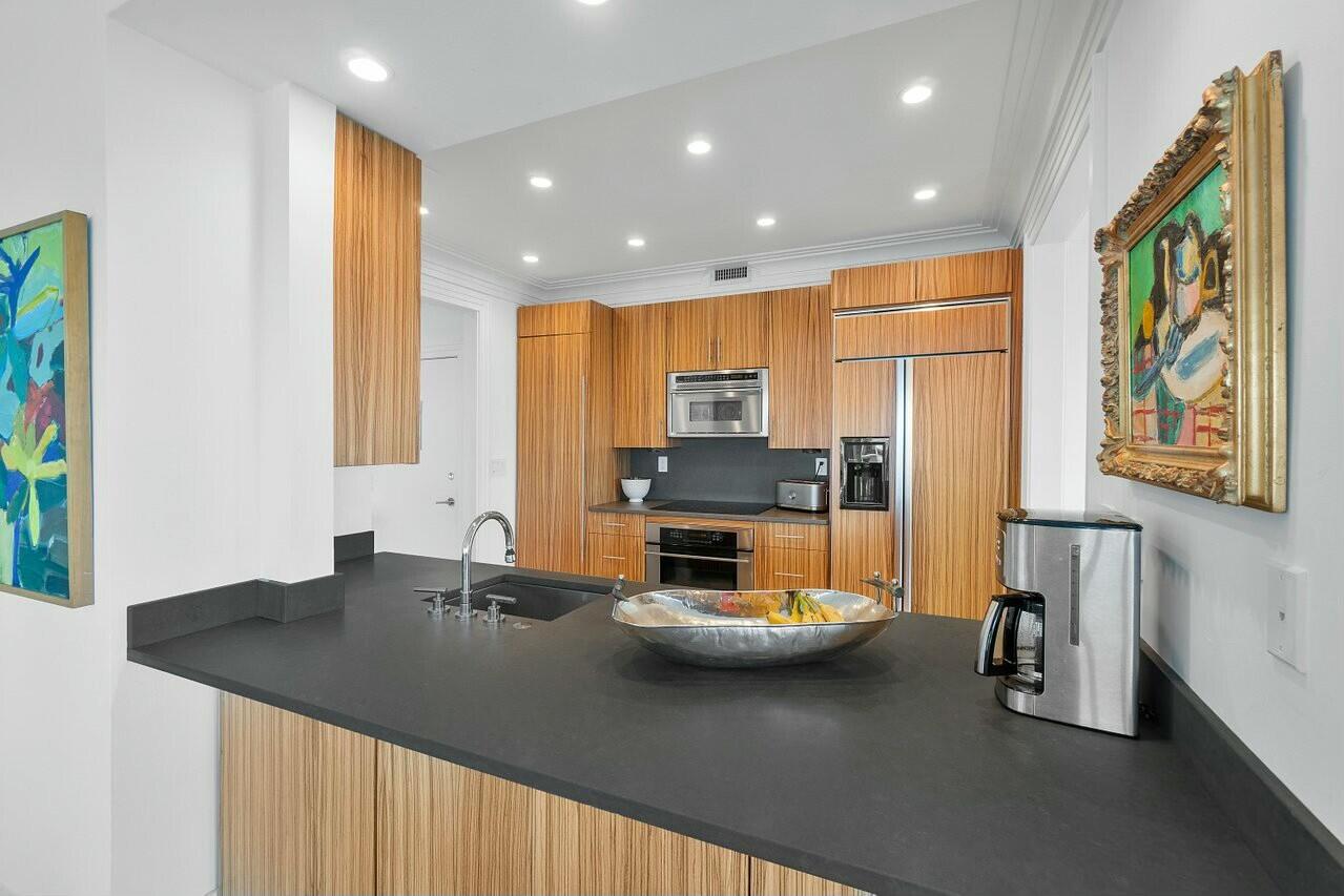 701 E Camino Real 12a