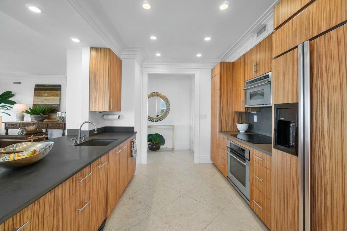 701 E Camino Real 12a