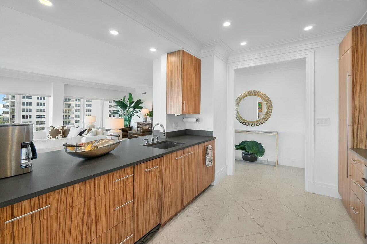 701 E Camino Real 12a