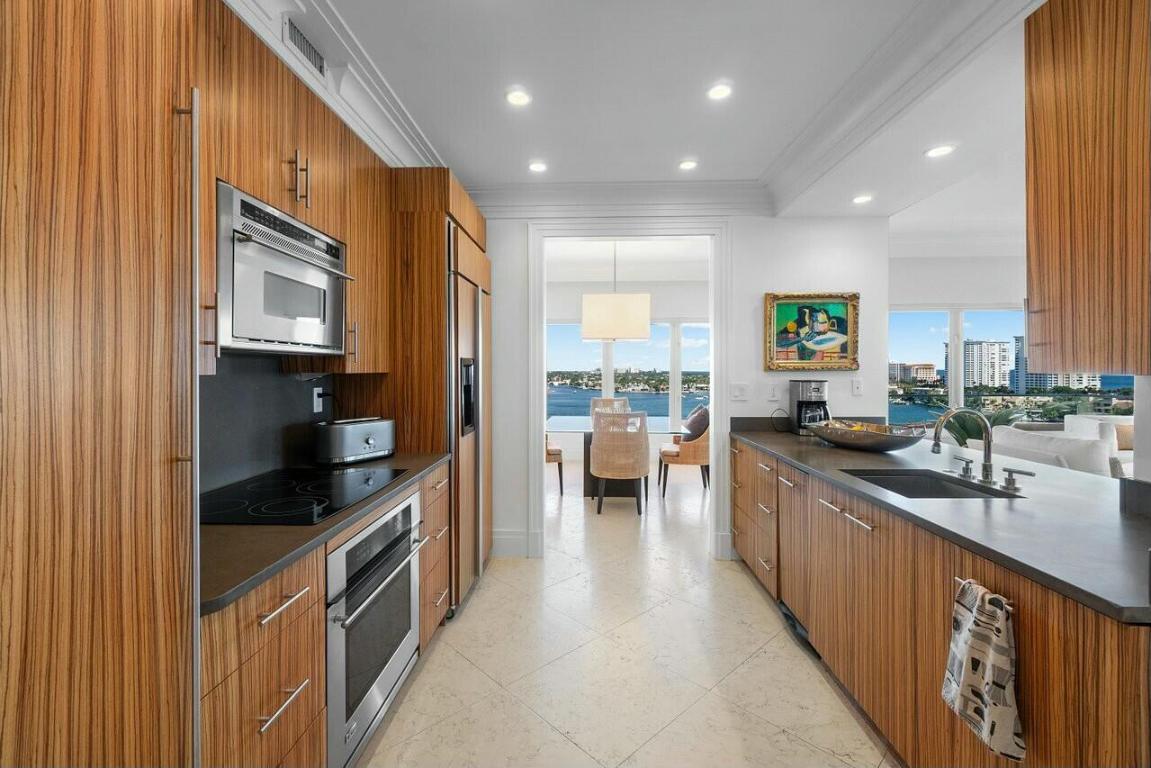 701 E Camino Real 12a