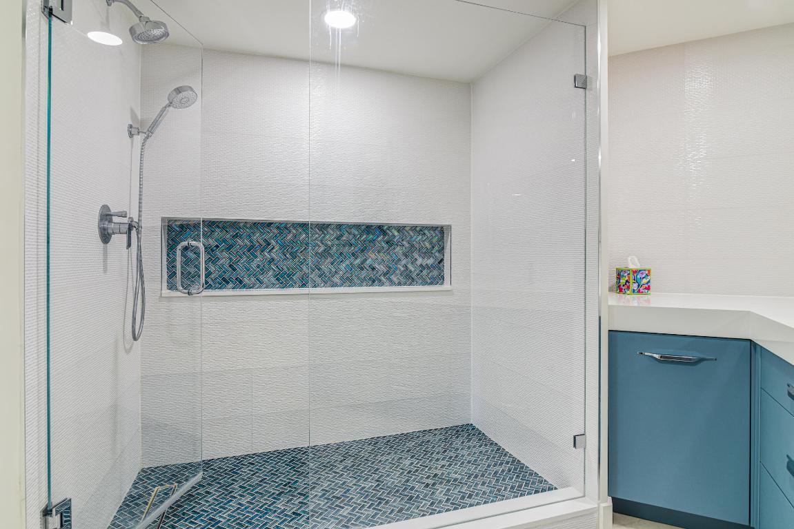 100 SE 5th 305 Avenue 305