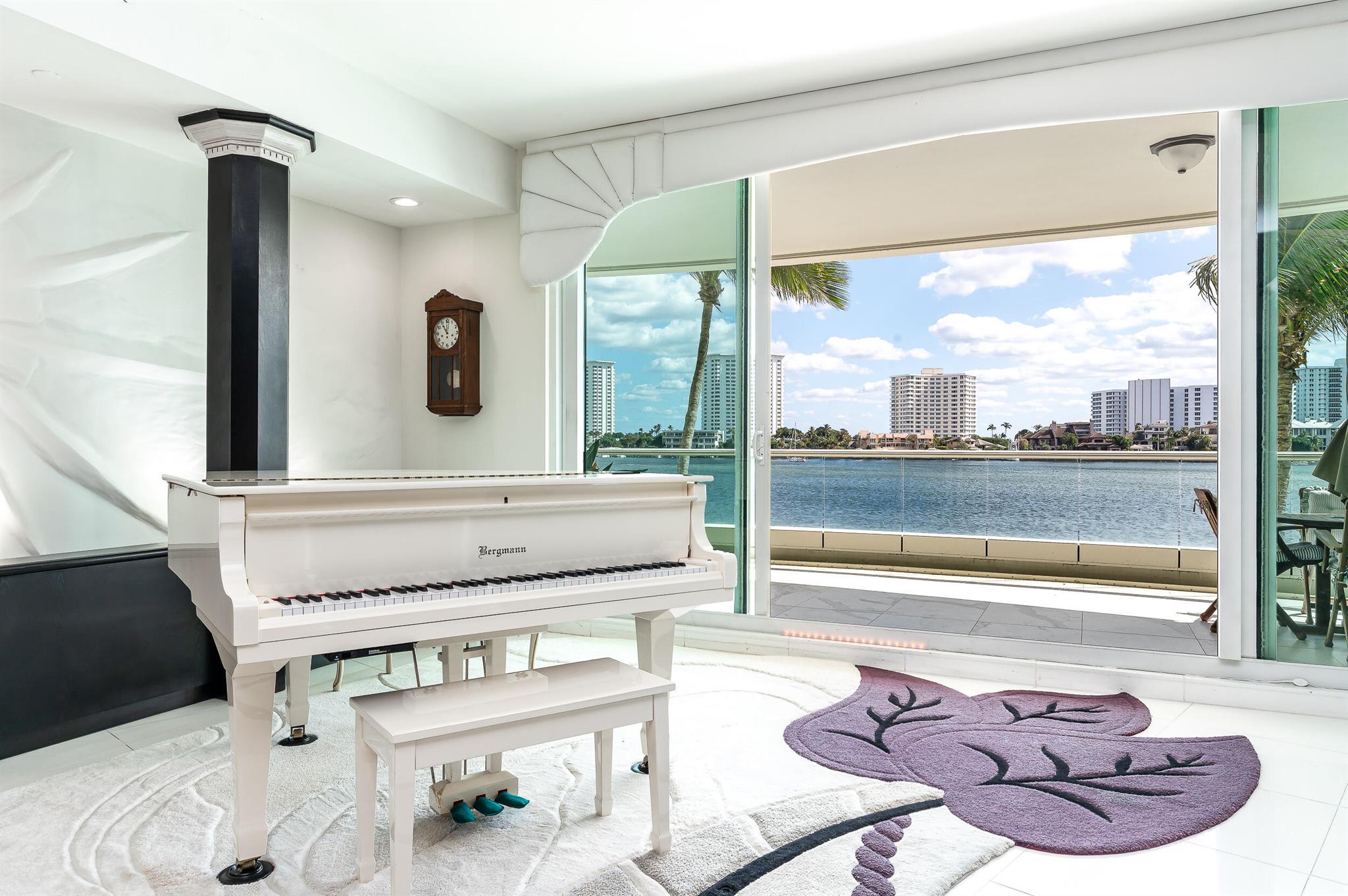 550 SE 5th Avenue 203s