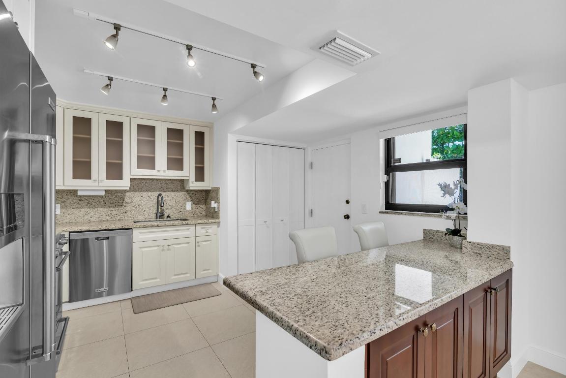 277 N Ocean Boulevard 1010