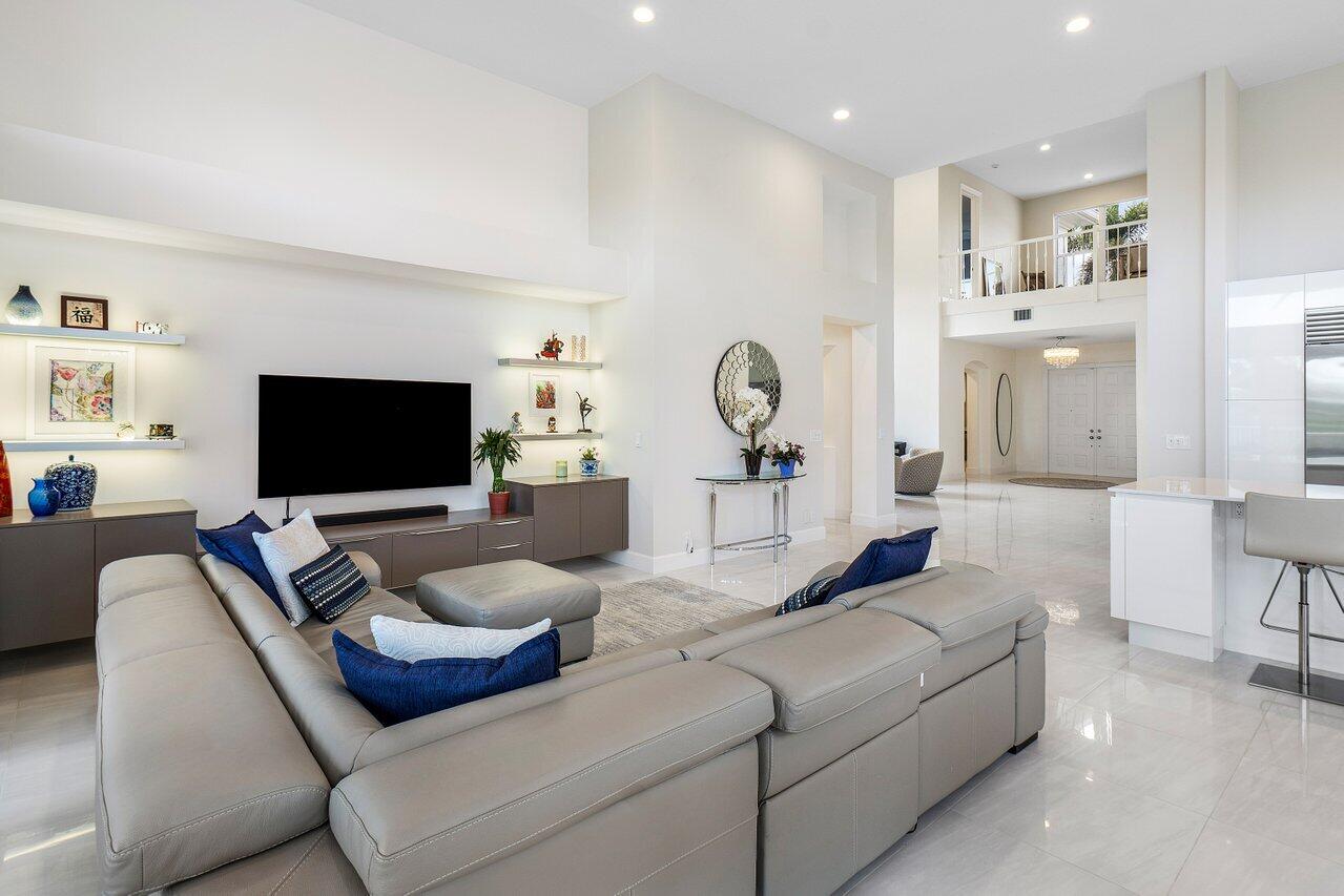 4120 NW Briarcliff Circle