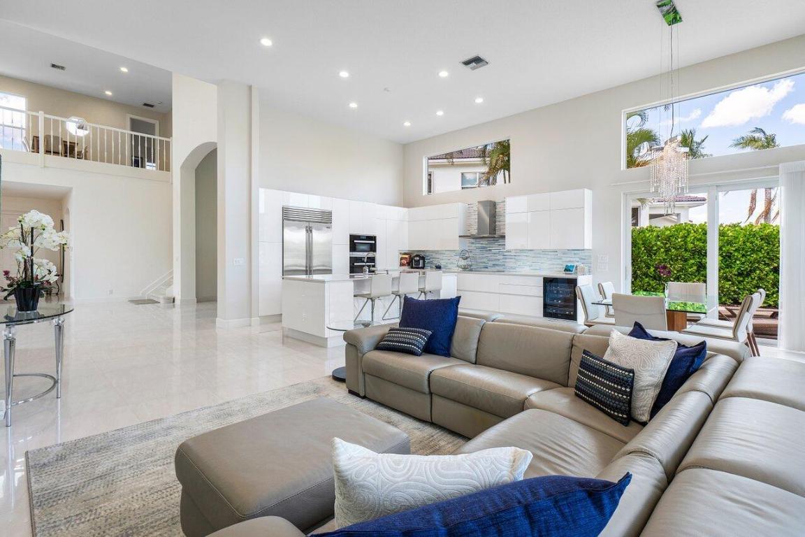 4120 NW Briarcliff Circle