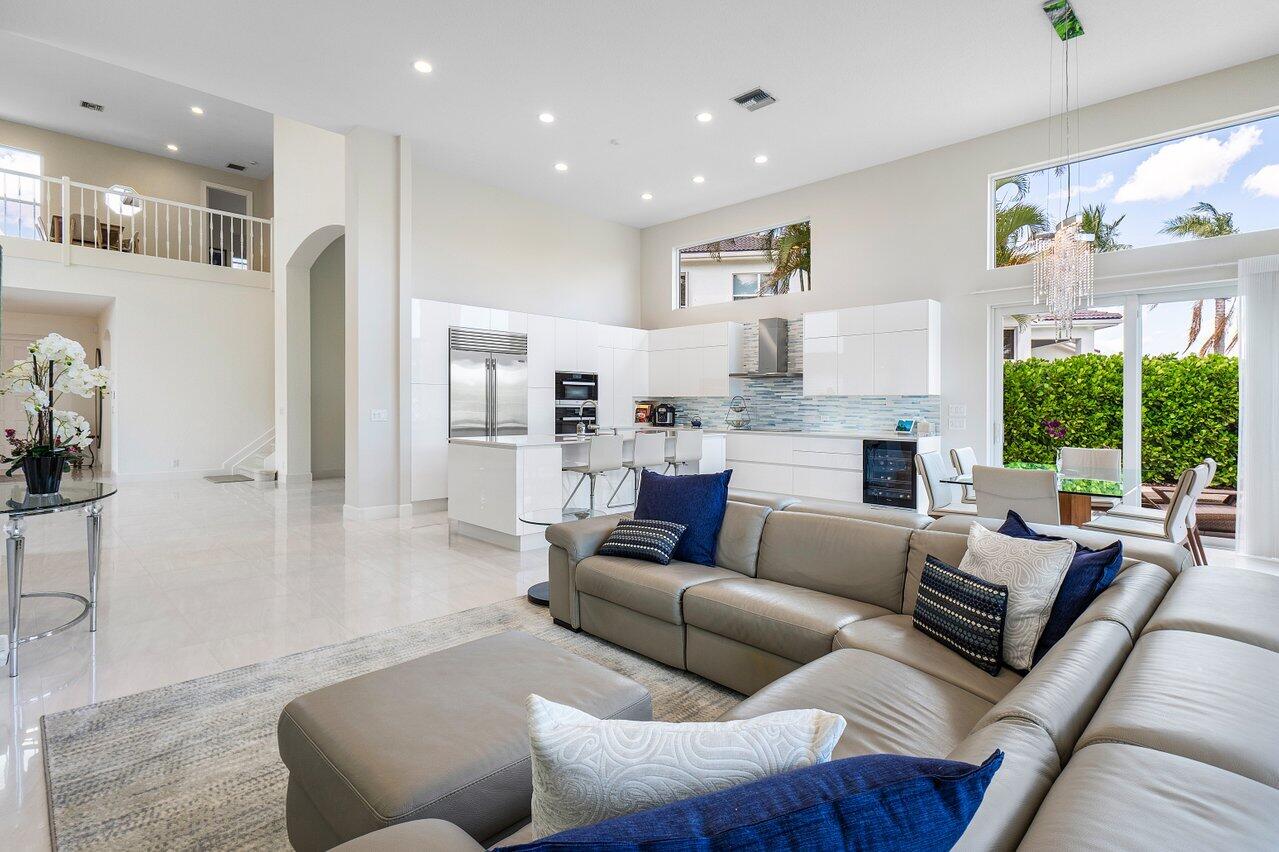 4120 NW Briarcliff Circle