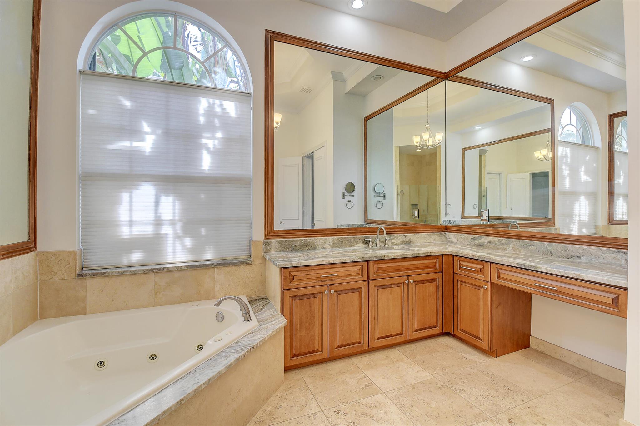 6711 Royal Orchid Circle