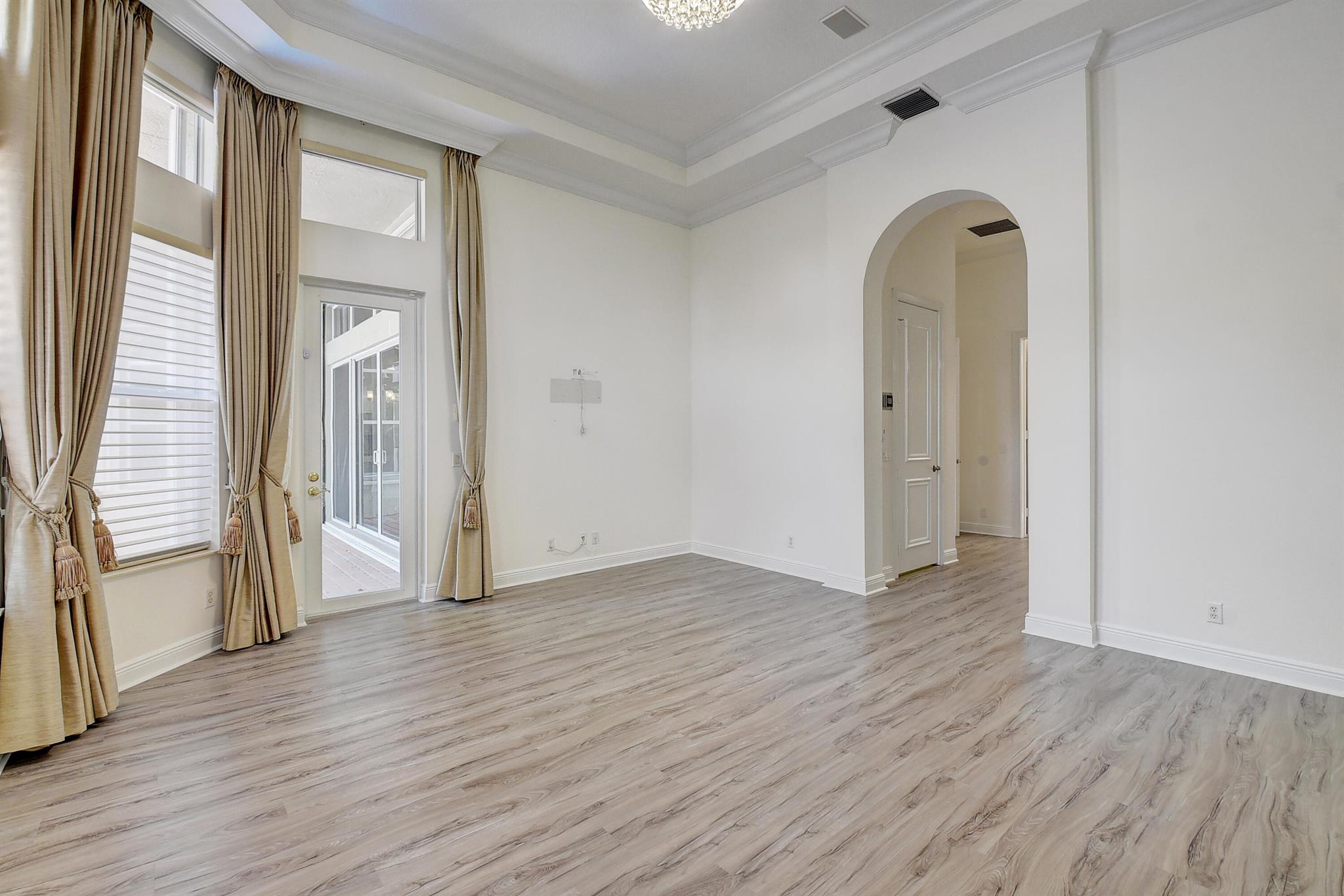 6711 Royal Orchid Circle