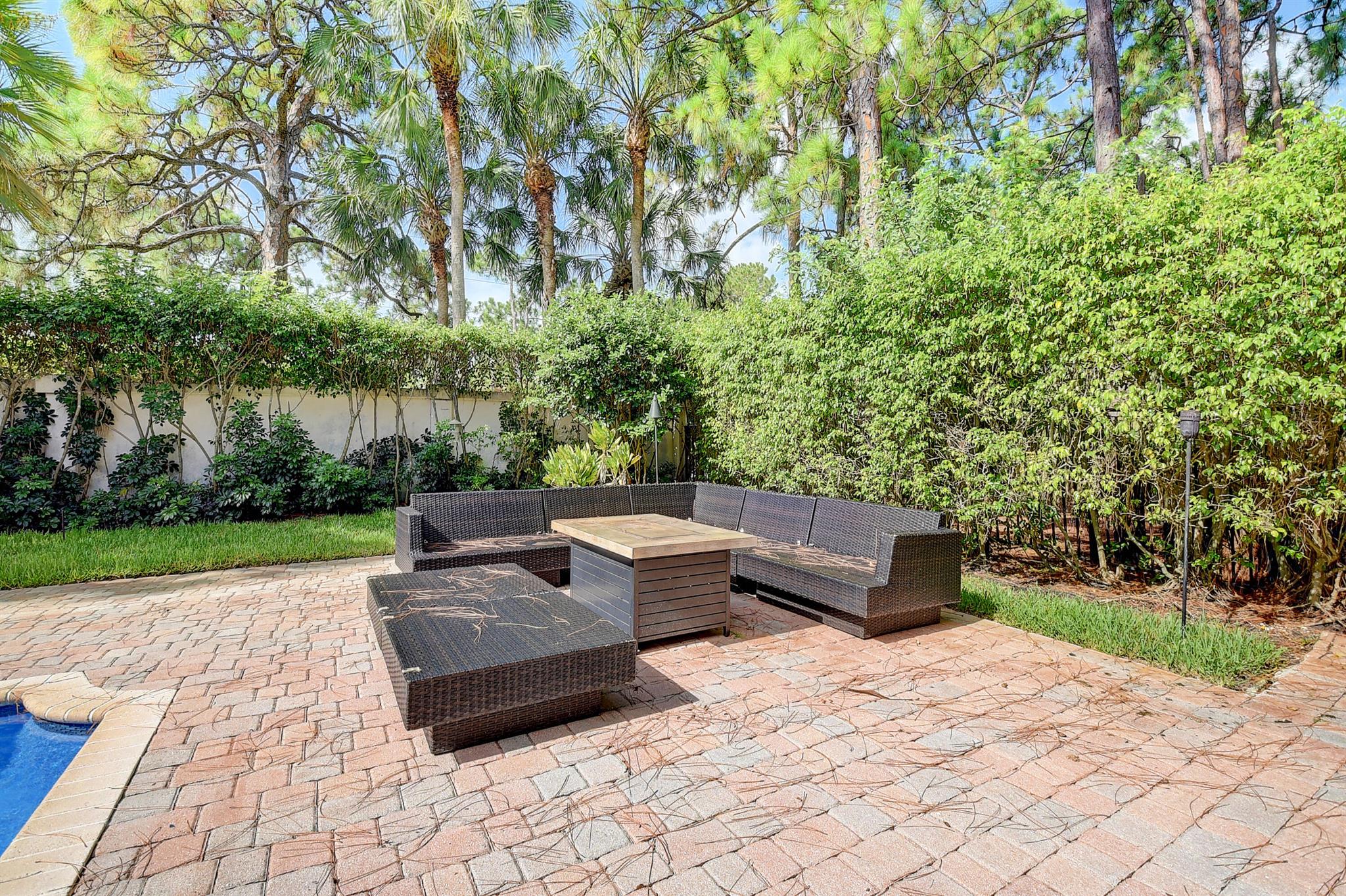 6711 Royal Orchid Circle