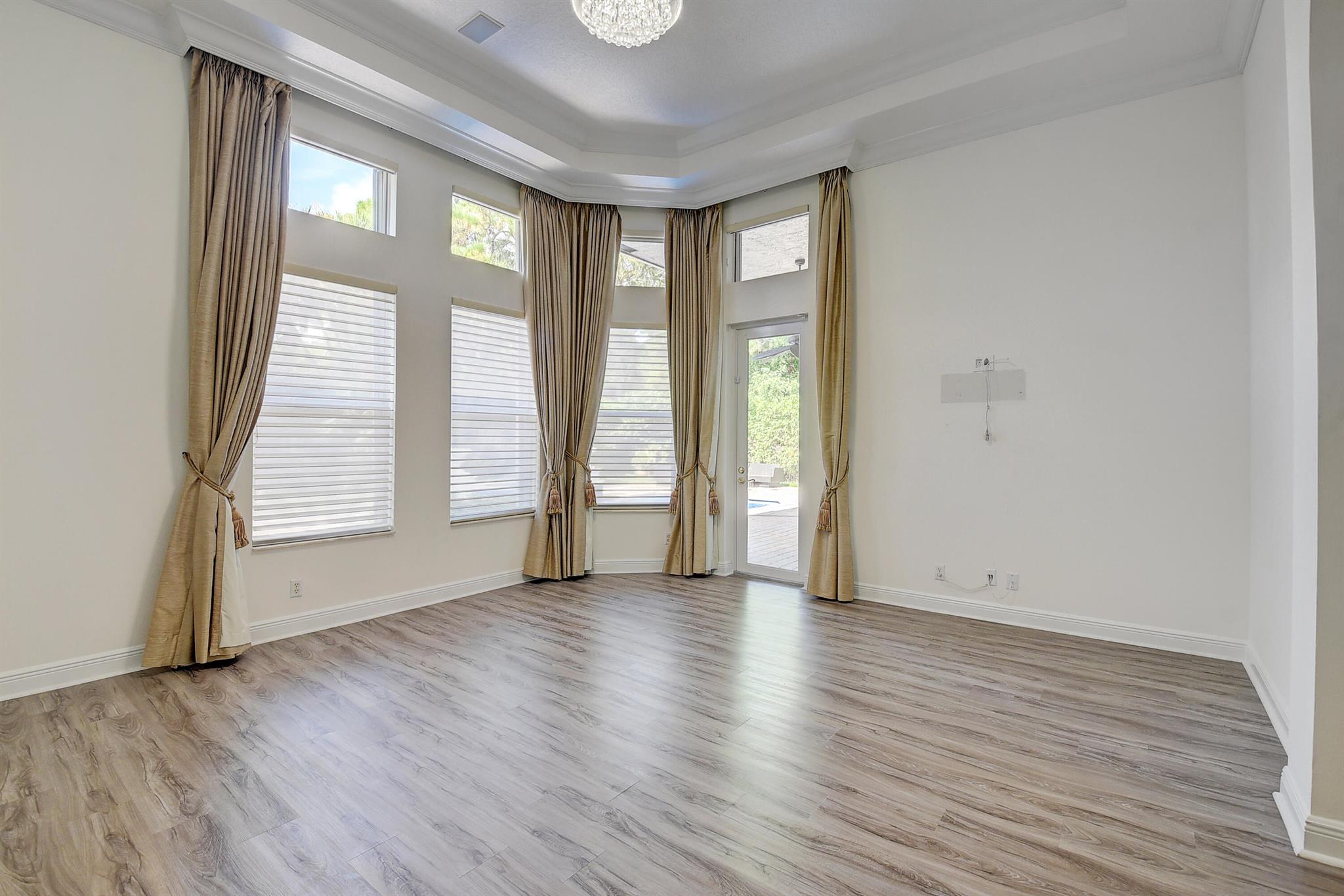 6711 Royal Orchid Circle