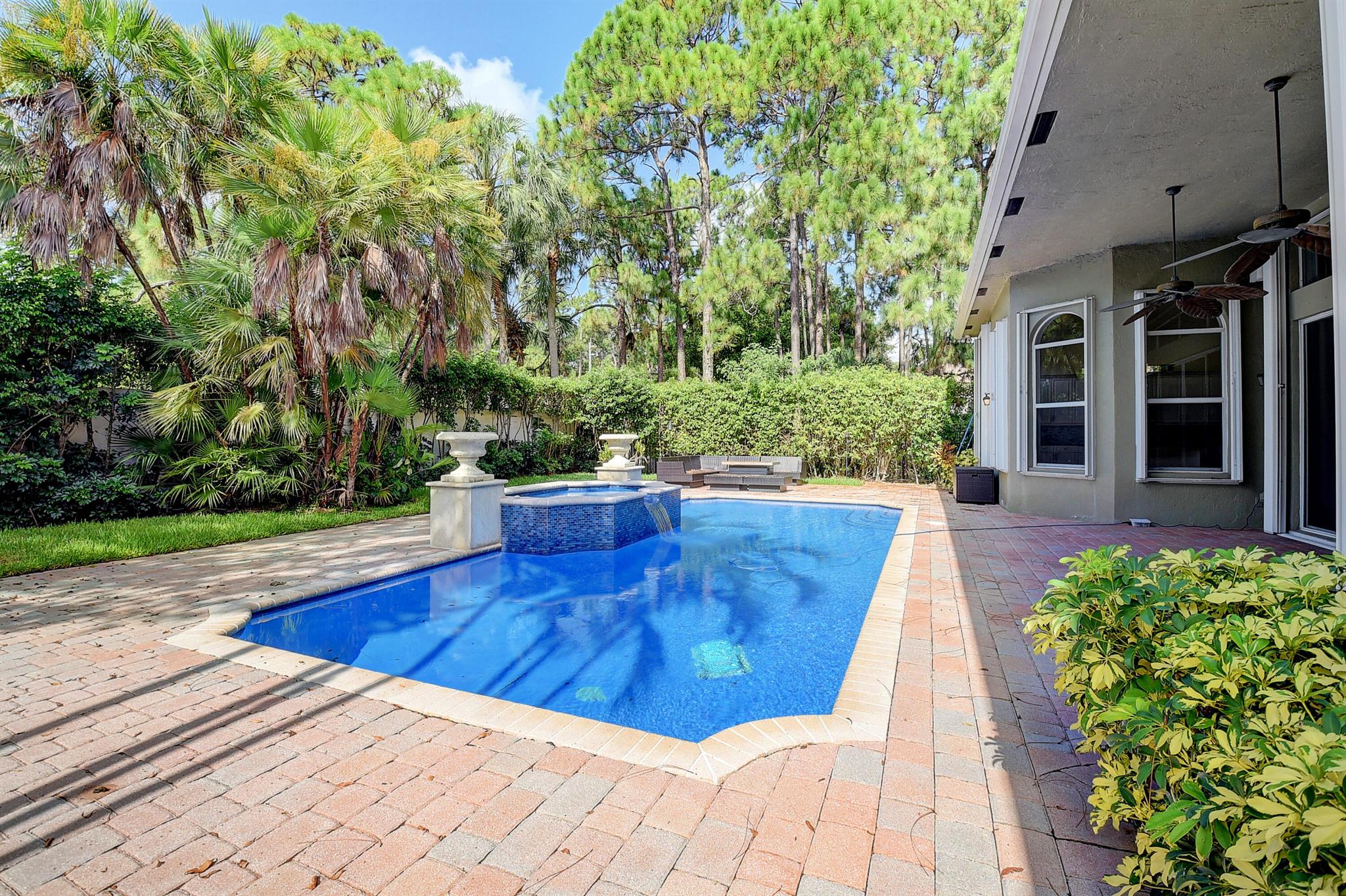 6711 Royal Orchid Circle