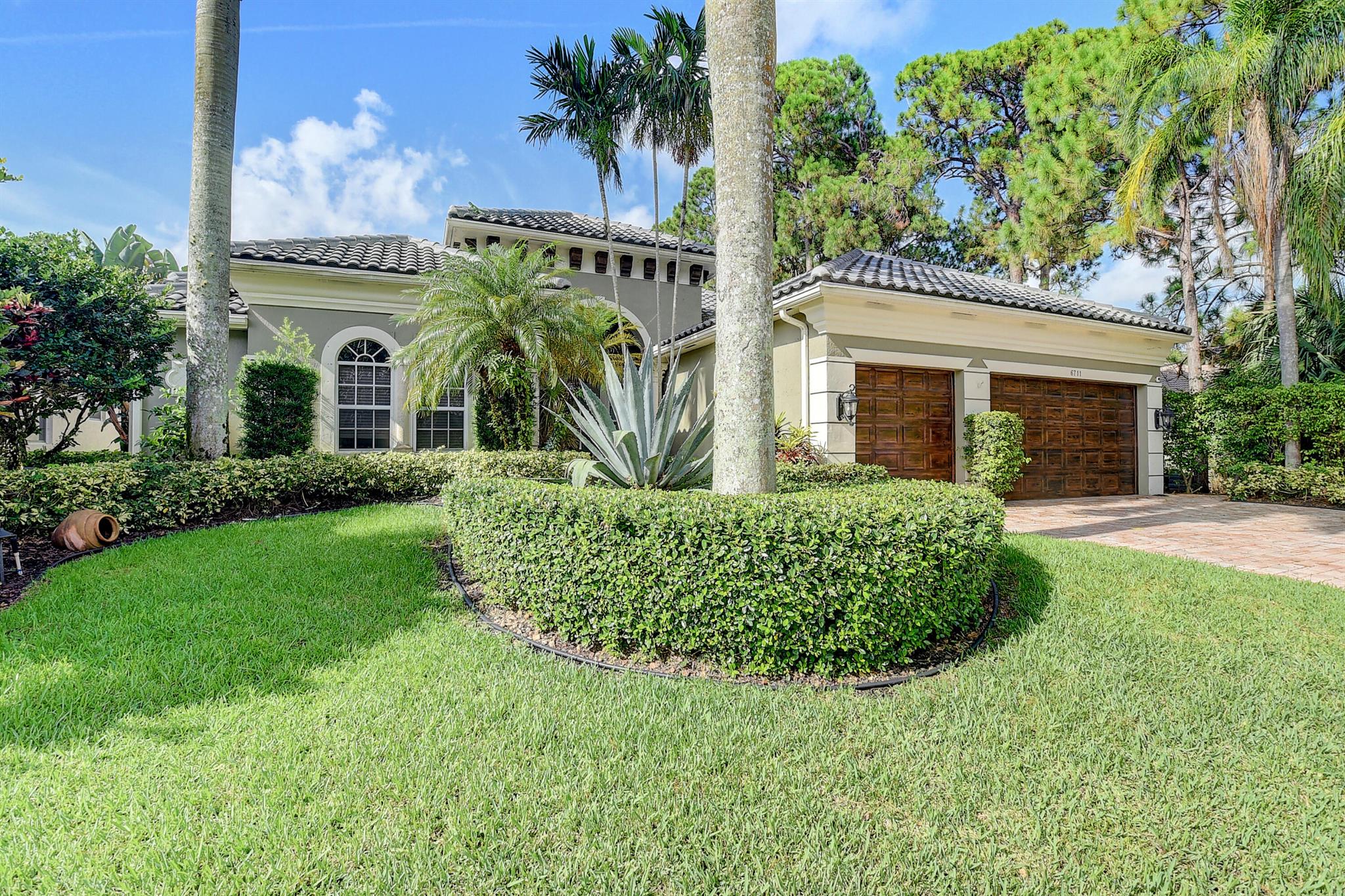 6711 Royal Orchid Circle