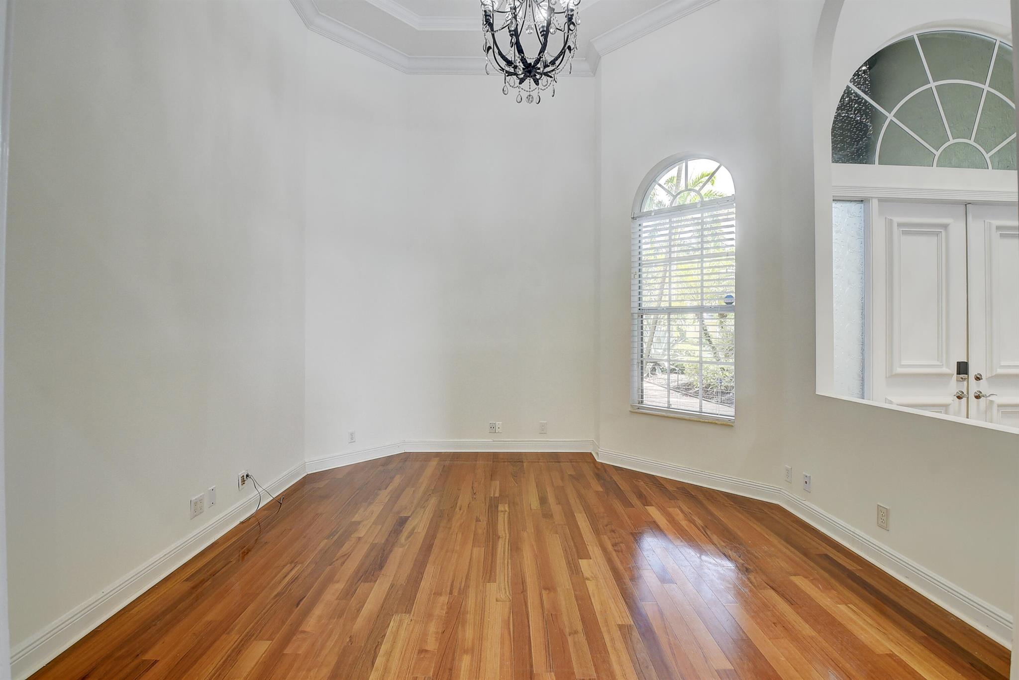 6711 Royal Orchid Circle