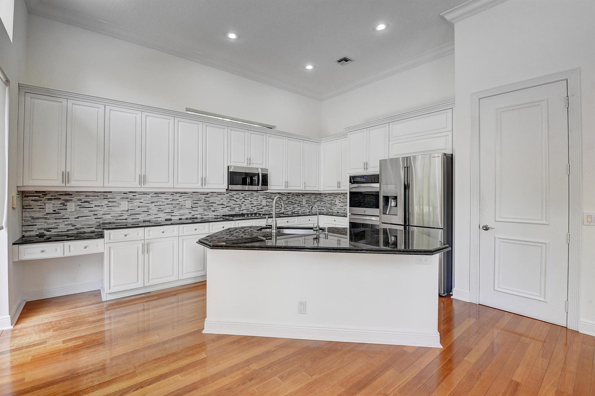 6711 Royal Orchid Circle