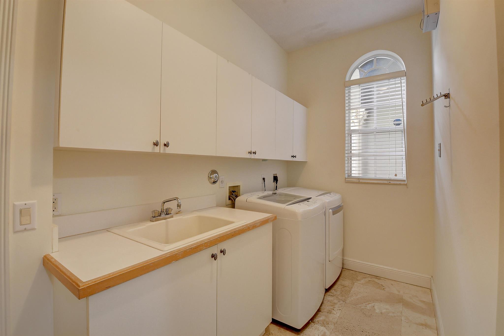 6711 Royal Orchid Circle