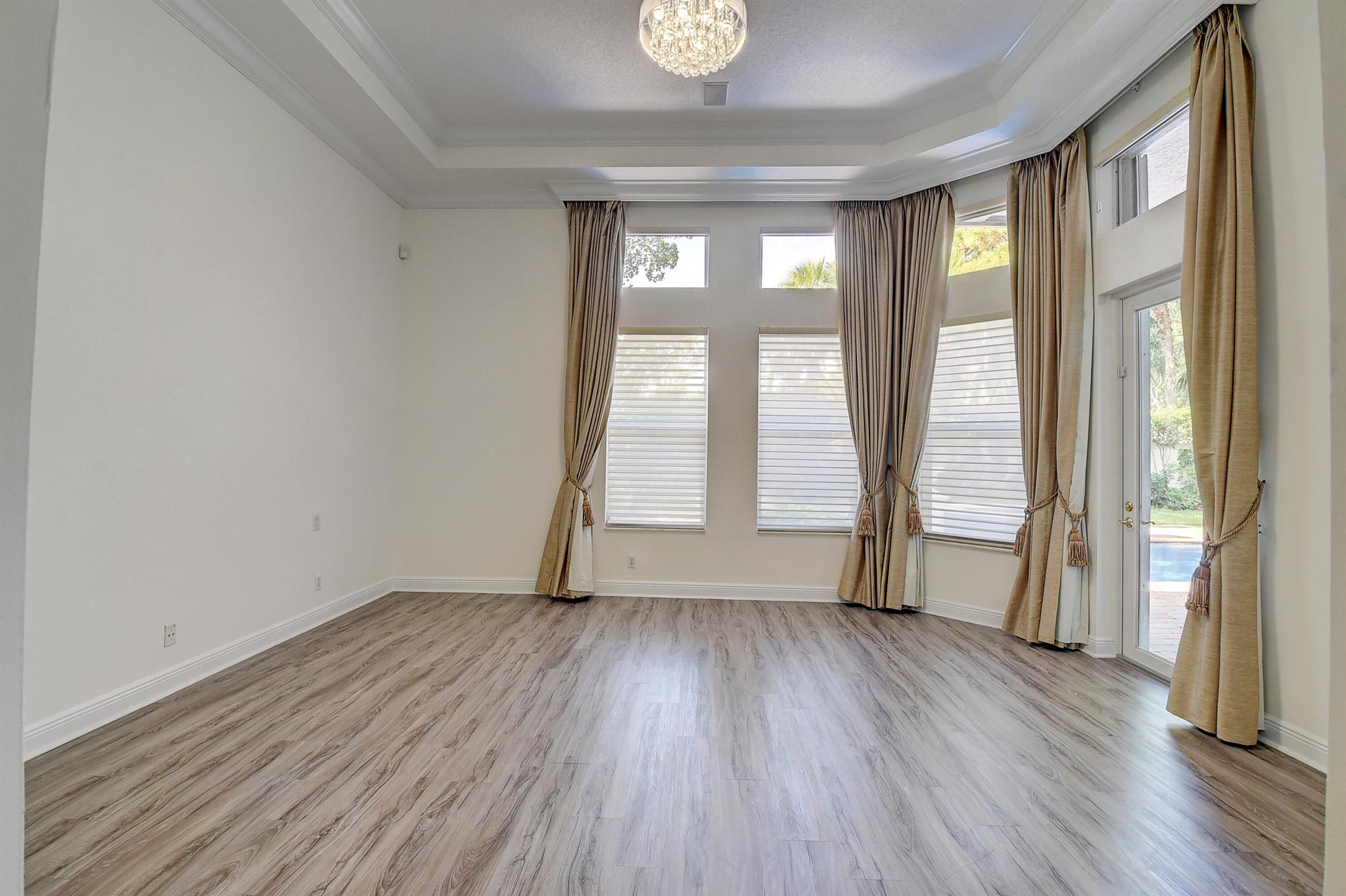 6711 Royal Orchid Circle