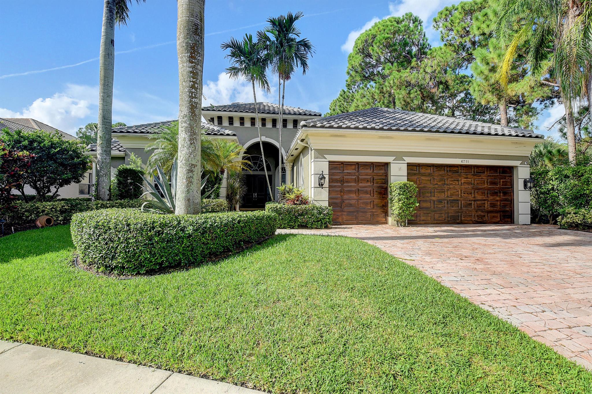 6711 Royal Orchid Circle