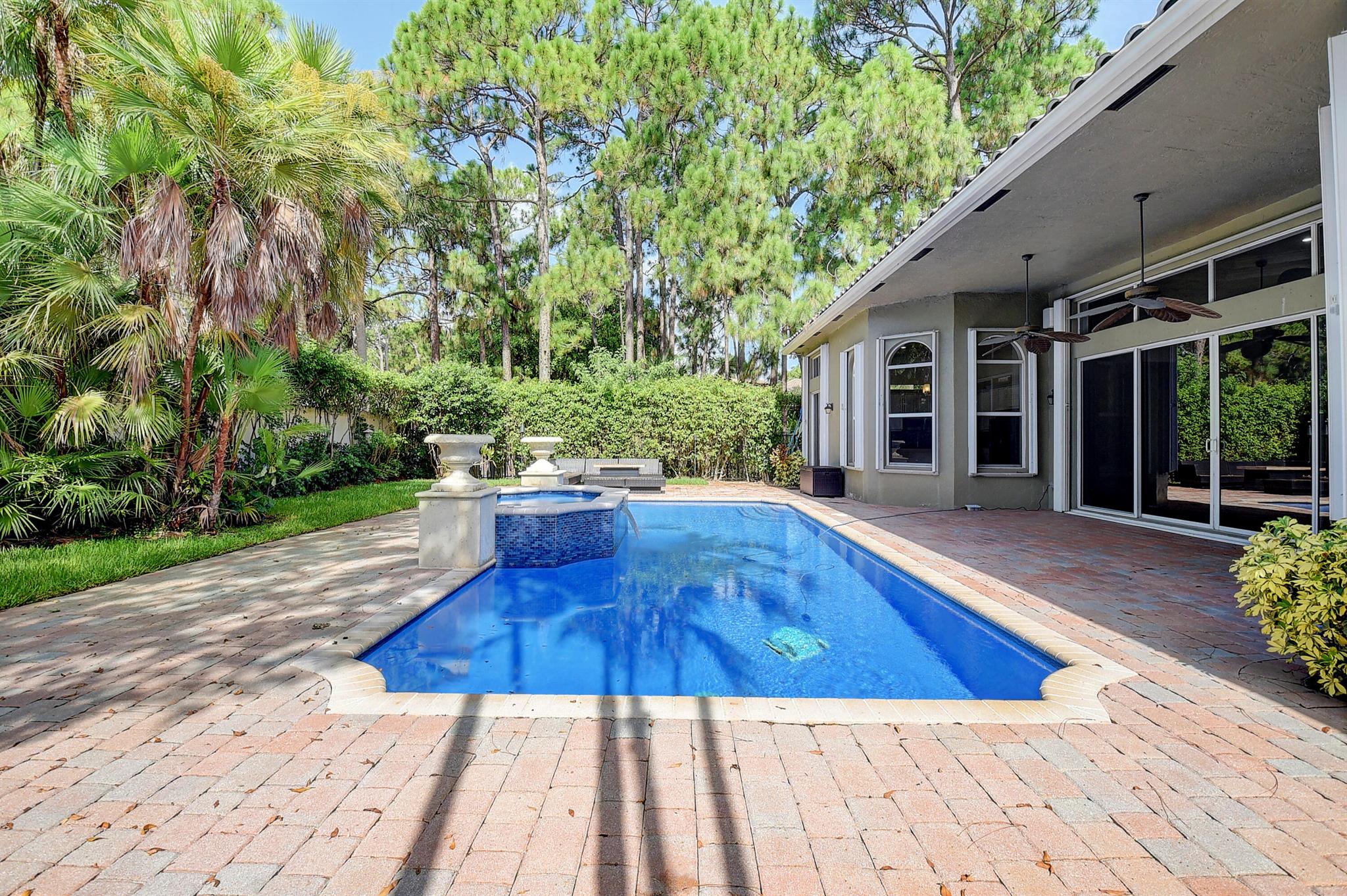 6711 Royal Orchid Circle