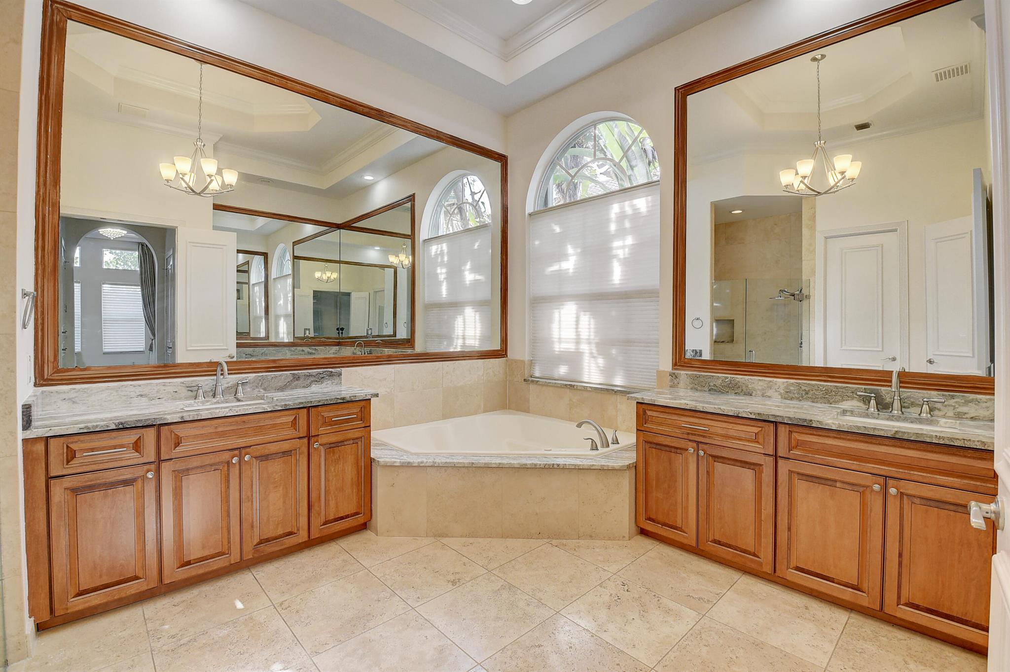 6711 Royal Orchid Circle