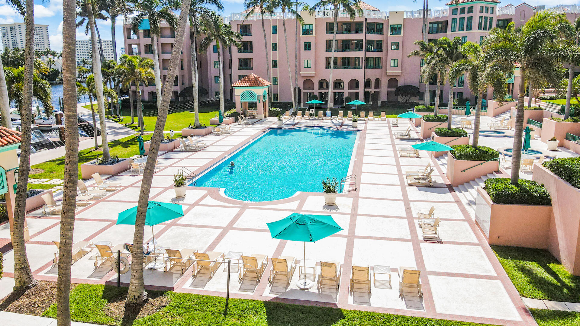 100 SE 5th Avenue 305