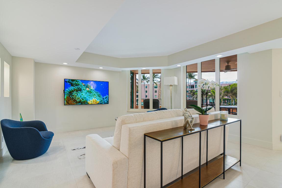 100 SE 5th Avenue 305