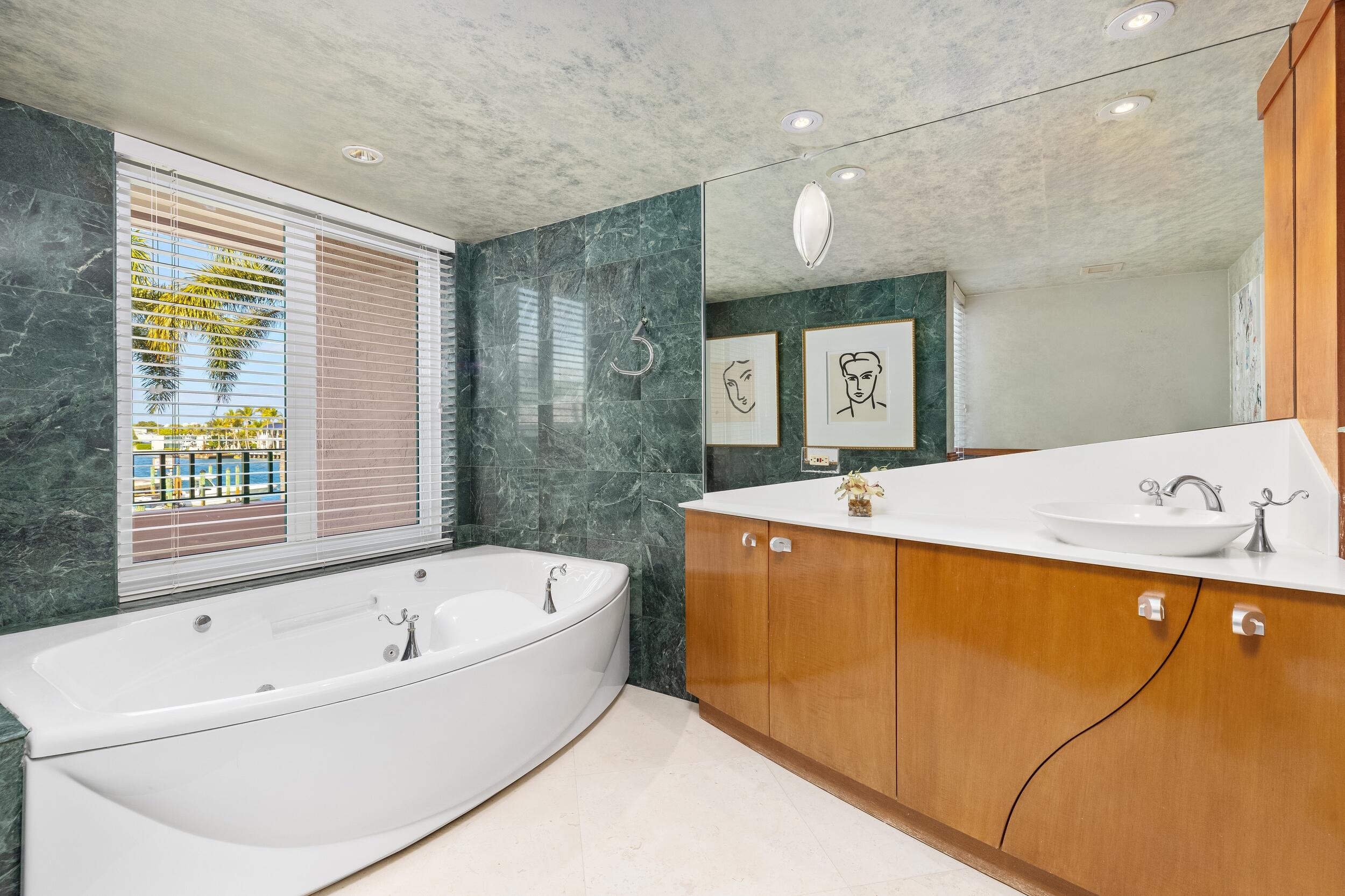 140 SE 5th Avenue 253